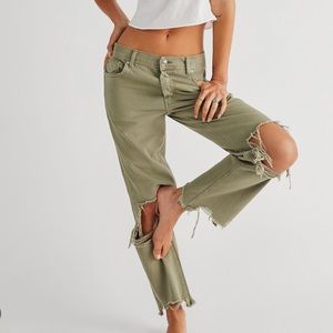 Free people Maggie mid rise jean in army green. Size 30